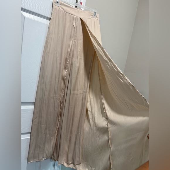 VANILLA DEL SOL Cream Wide Leg Palazzo  Pants with Elegant Flowy Design - Picture 6 of 12